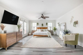 Sea La Vie 4 bedrooms near beach, backyard lounge